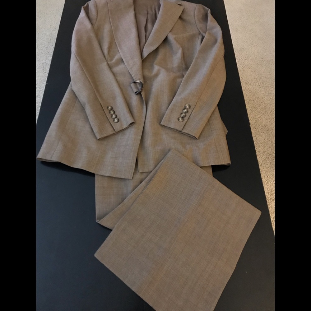 Pant suit